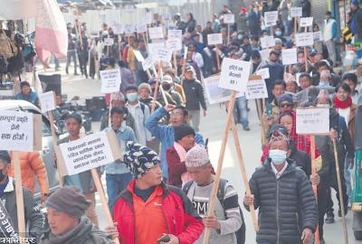 आदिवासीको भूमि अतिक्रमण र विकास