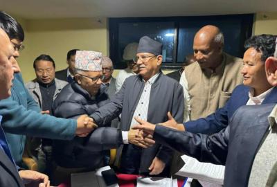 गोलचक्करमा कम्युनिस्ट पार्टी